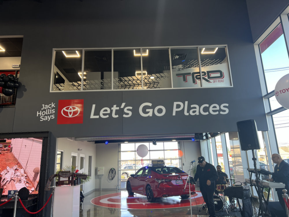 Signs and vehicle wraps gallery image