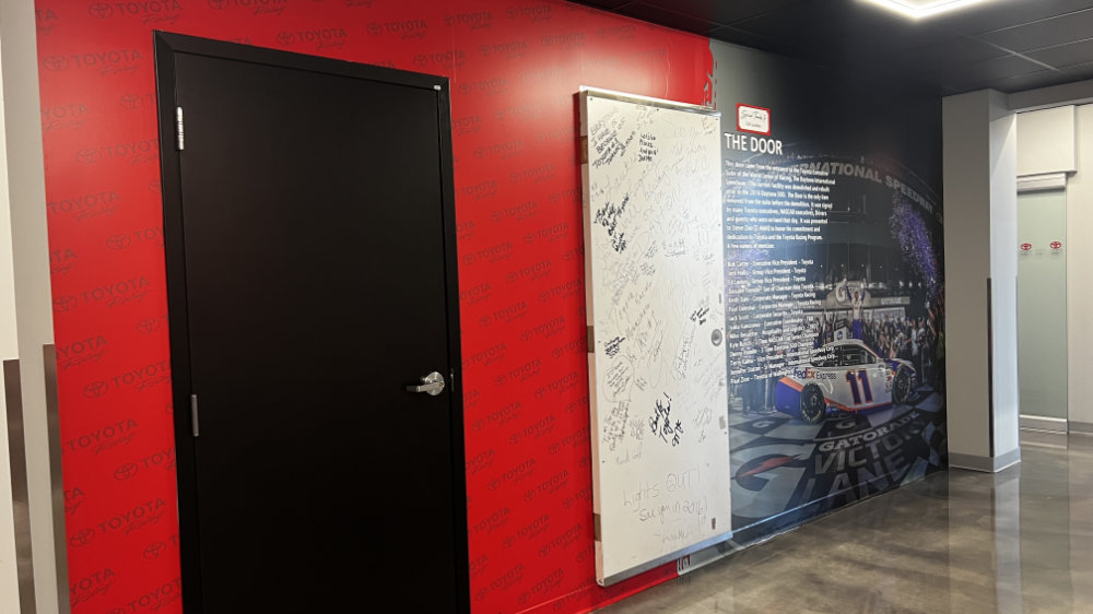 Signs and vehicle wraps gallery image